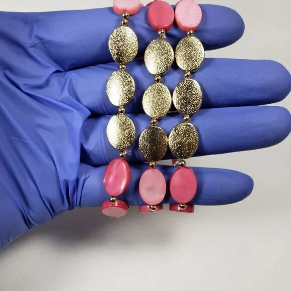 Set of 3 Textured Gold Tone Pink Shell Beaded Stretch Bracelets Stylish Jewelry - Picture 3 of 8